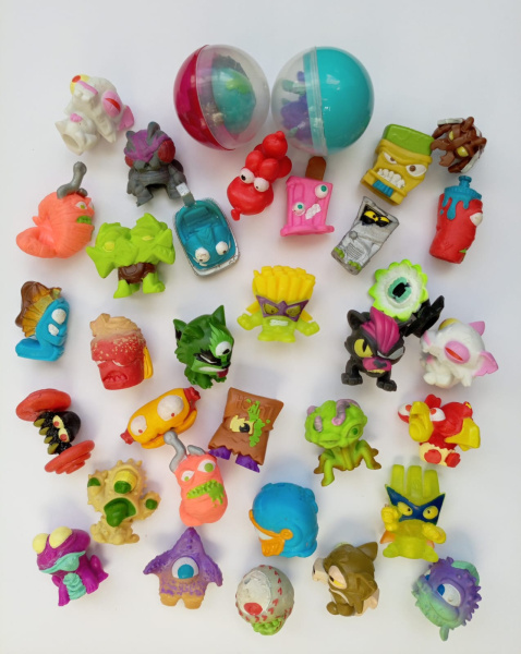 Туалетные монстры в 34 капс